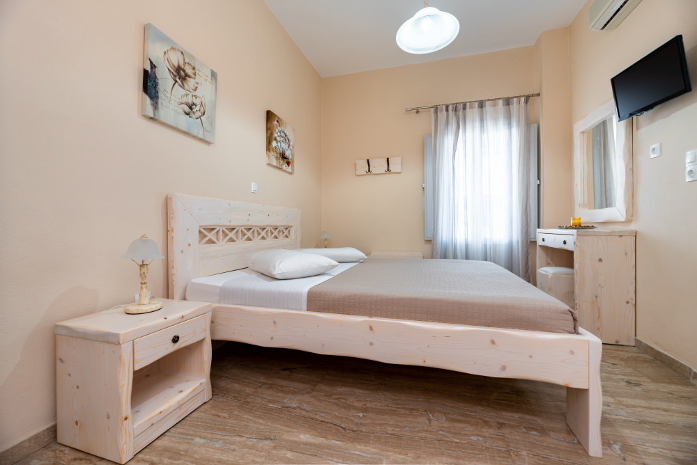 Double budget room in Santorini