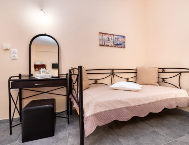 Villa Aegeon Santorini Budget Hotel